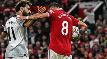 قمة كلاسيكو إنجلترا بين ليفربول ومانشستر يونايتد تعيد رسم موازين القوة على ملعب أنفيلد